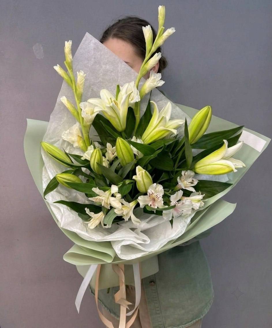 Моно-букет из белых лилий