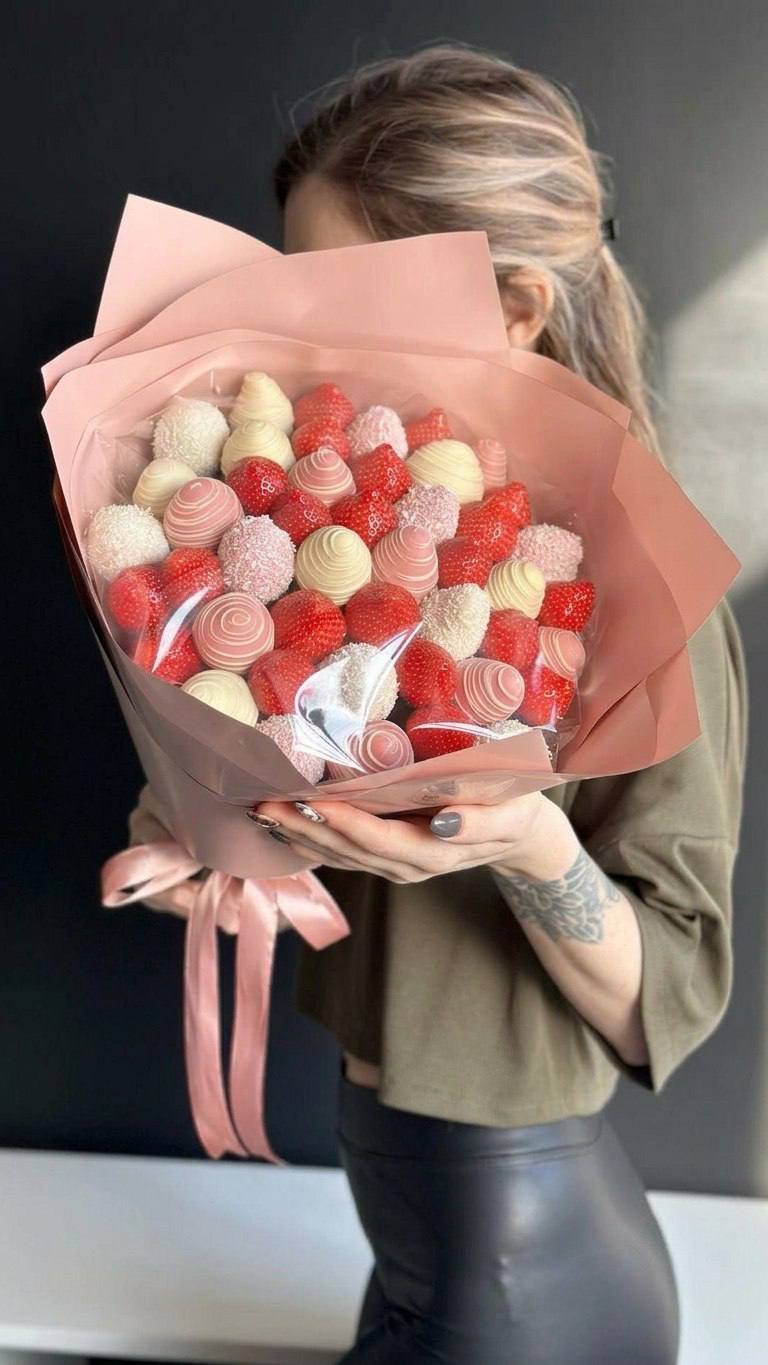 Букет из клубники в шоколаде «Закат в шоколадных объятиях»